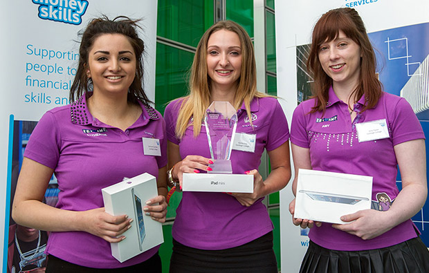 Business award for young entrepreneurs Business award for young entrepreneurs