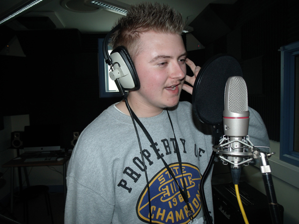 Rapper Curtis sings Dame Kelly praise Rapper Curtis sings Dame Kelly praise