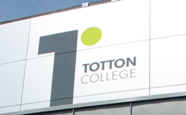 Staff consulted over potential job losses at troubled Totton College Staff consulted over potential job losses at troubled Totton College