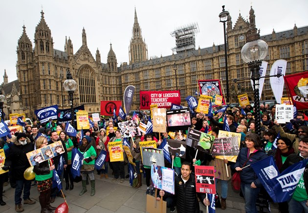 NUT leads Sixth Form College strike with London protests over pay NUT leads Sixth Form College strike with London protests over pay