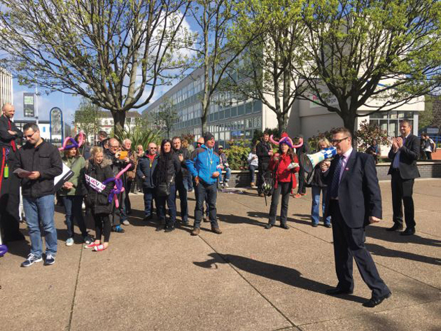p5-Hull-College,-Karl-Turner-MP-address-striking-staff | FE Week