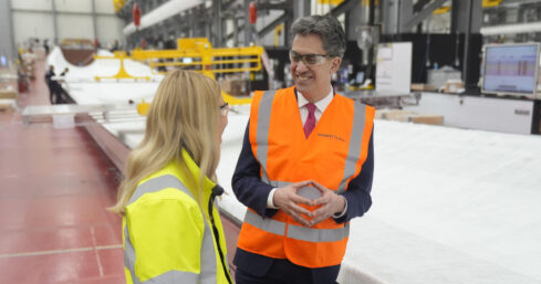 Energy Security and Net Zero Secretary Ed Miliband talking to apprentice Lucy Good during a visit to the Siemens Energy turbine factory in Hull to launch the clean power 2030 action plan The extensive plan sets out how Labour intends to lay the foundatio | FE Week