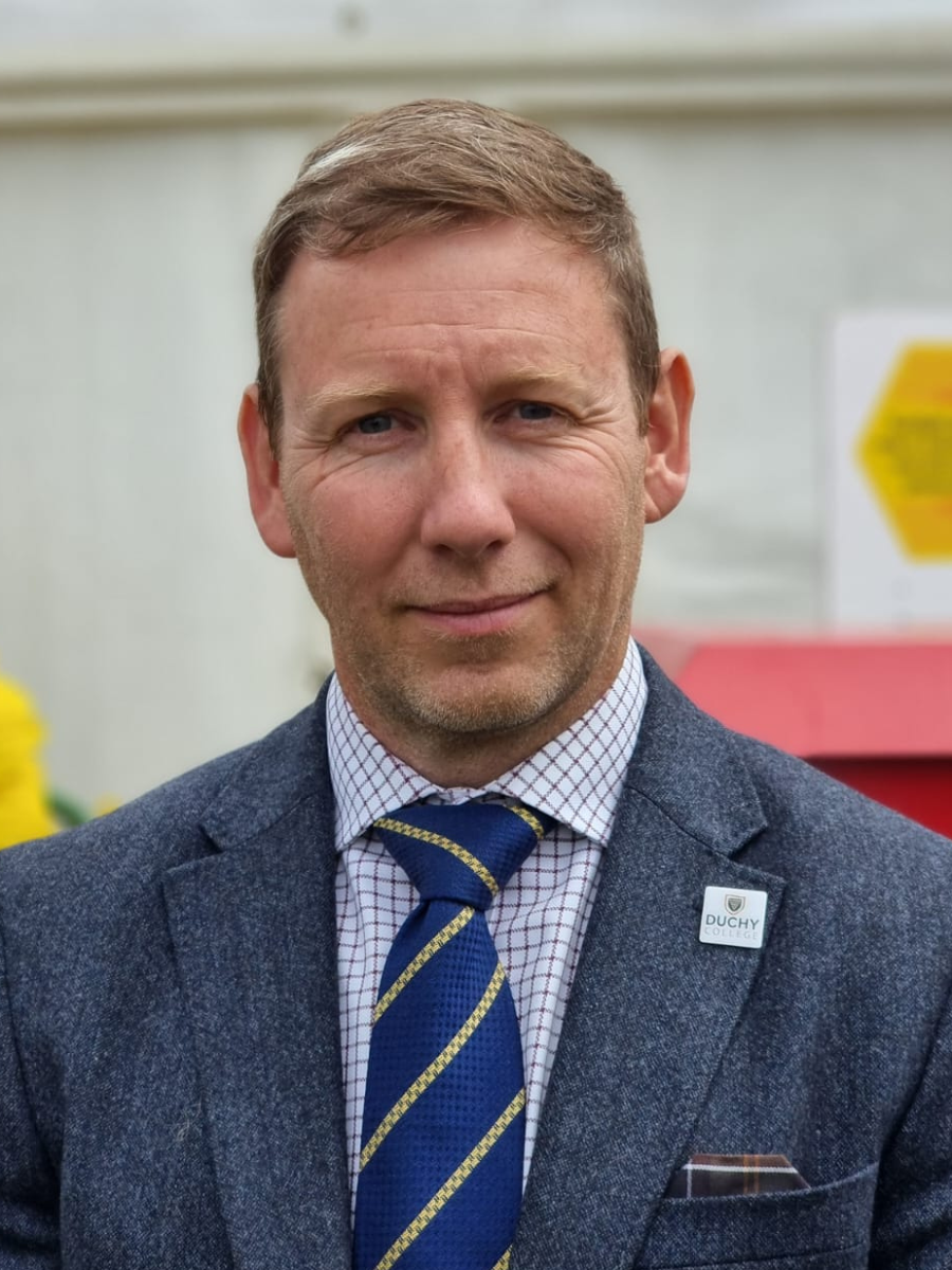 Headshot of Darren Evans