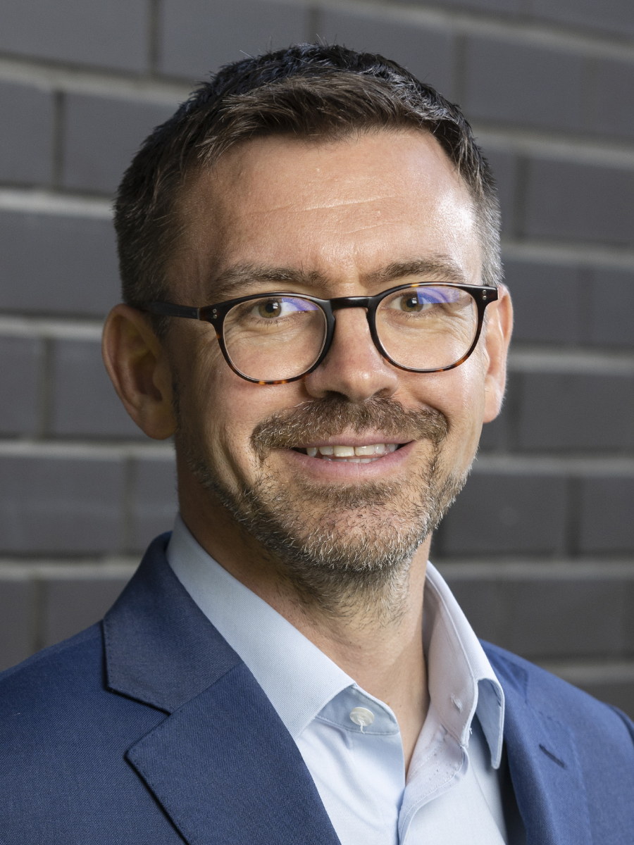 Headshot of Simon Ross